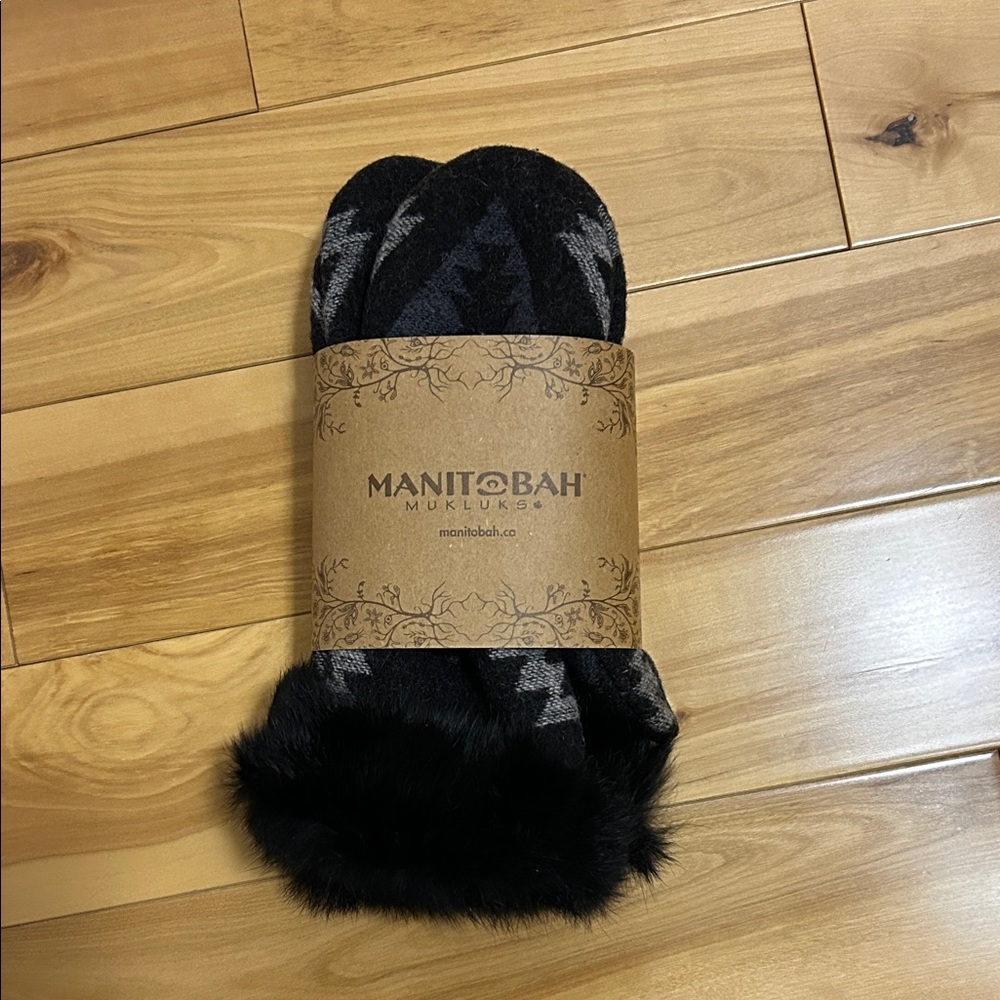 Manitobah Mukluks Black and Grey Mittens